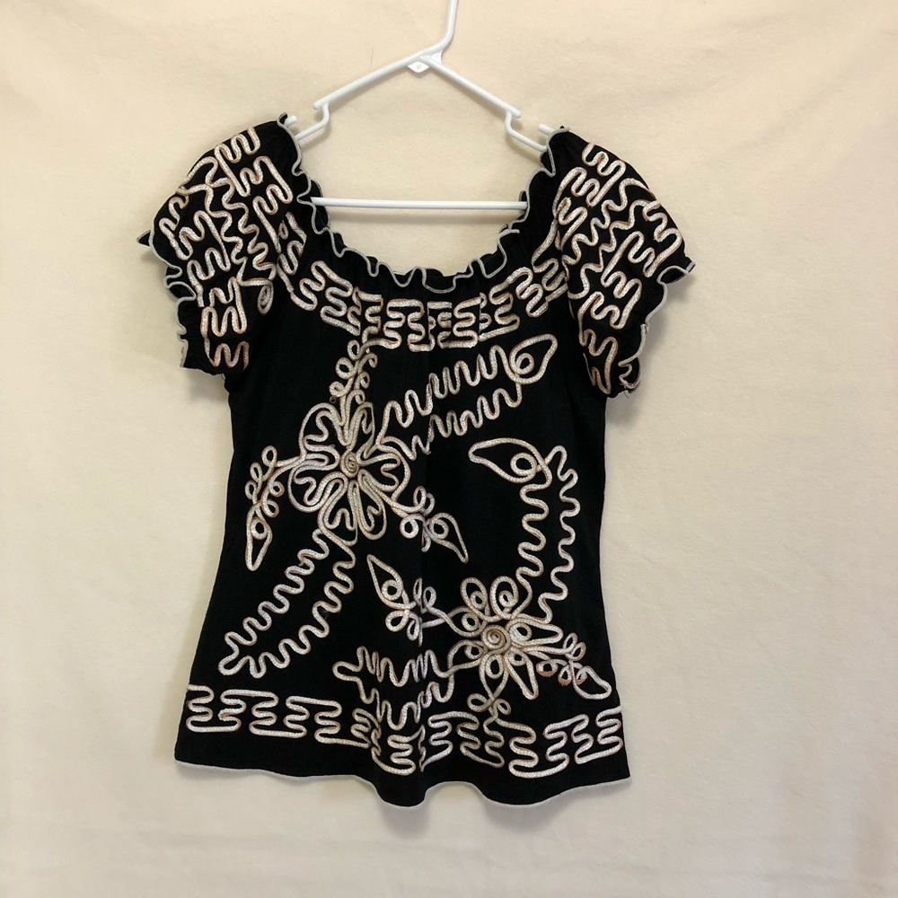 Embroidered blouse 🌼